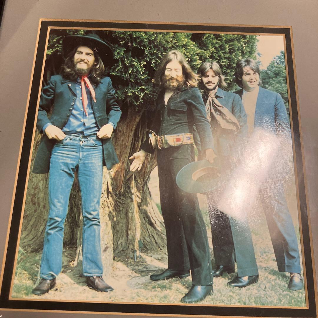 ビートルズ　額縁のポスター