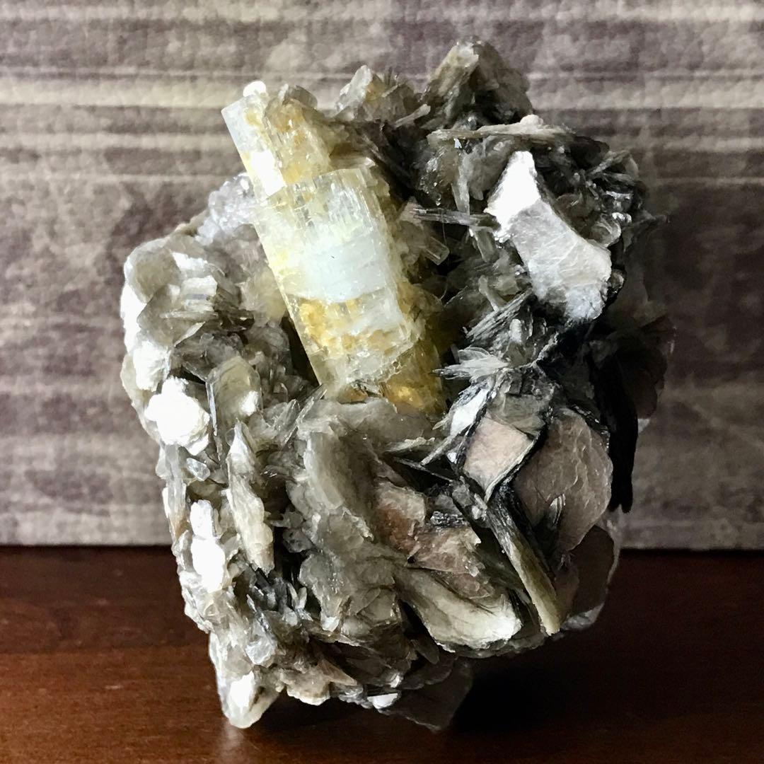 アクアマリン 原石 550ct 鉱物標本 天然石 パキスタン 一点もの レア