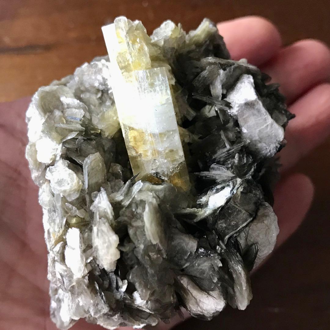 アクアマリン 原石 550ct 鉱物標本 天然石 パキスタン 一点もの レア