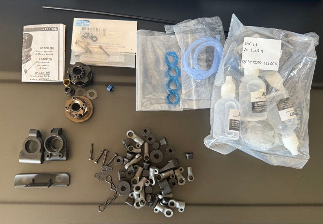 Y*i様 associated RC8B4.1 中古品　　オマケ タイヤ付き