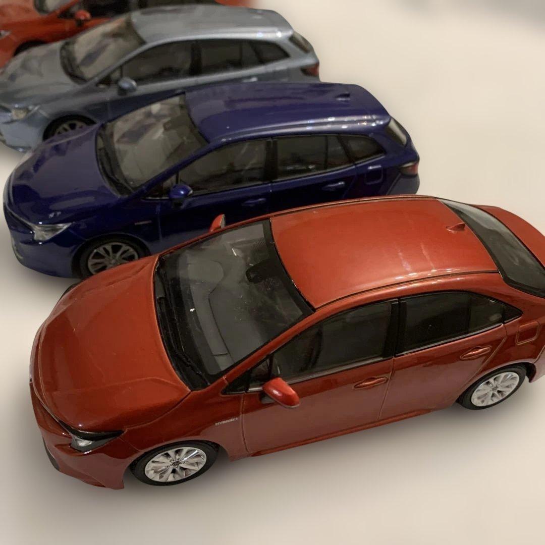 トヨタカローラツーリング、カローラ　カラーサンプル用ミニカー　1/30非売品