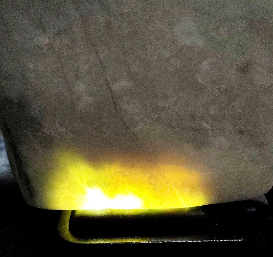 ★翡翠原石★糸魚川硬玉【小滝・2面カット磨き474ｇ】