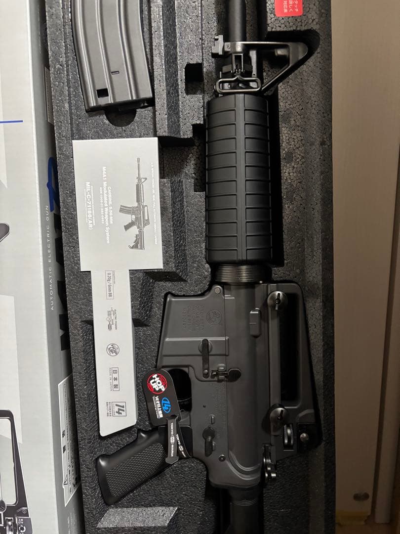 東京マルイ　M4A1R バッテリー、充電器付き