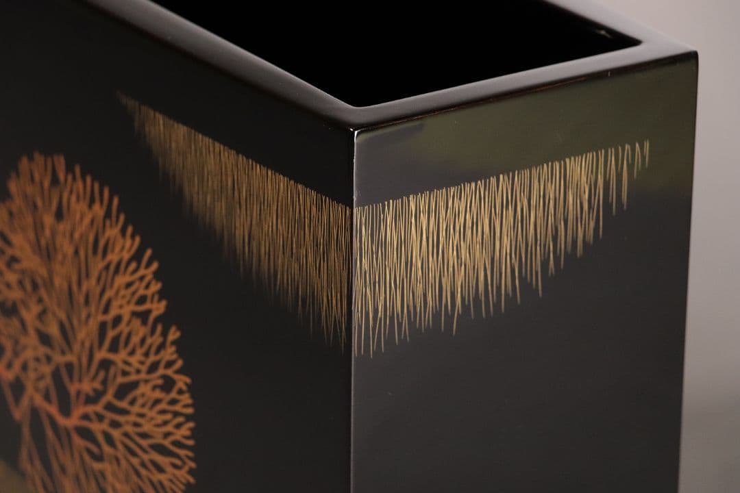 輪島塗名工「井波唯志」海華文 花器 蒔絵 沈金 黒塗 木製漆塗 花入 M971