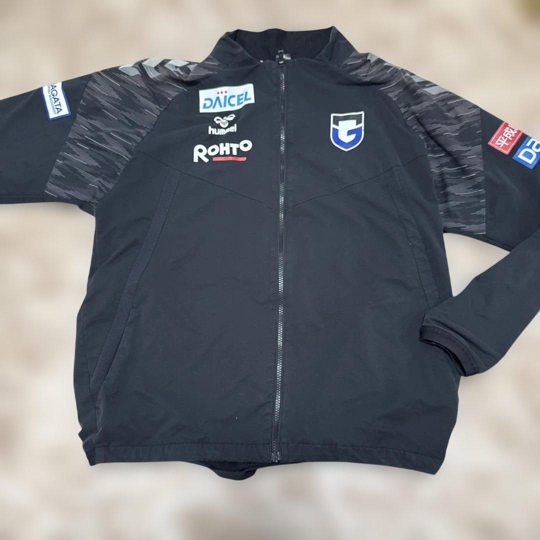 み*り様 ガンバ大阪 支給品 ウォーマーhummel ブラック
