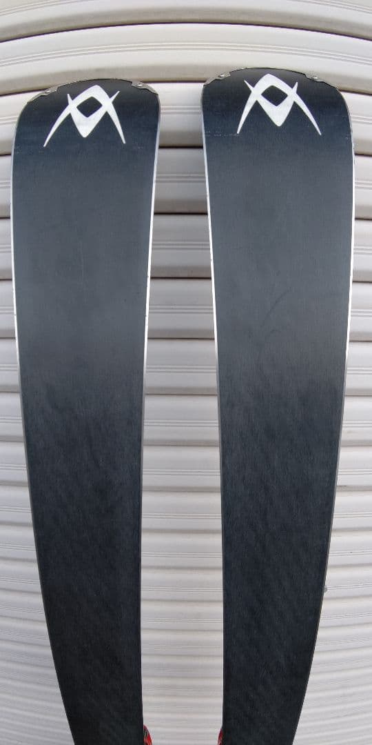 Nokian スキー板 青と黒 バインディング付き