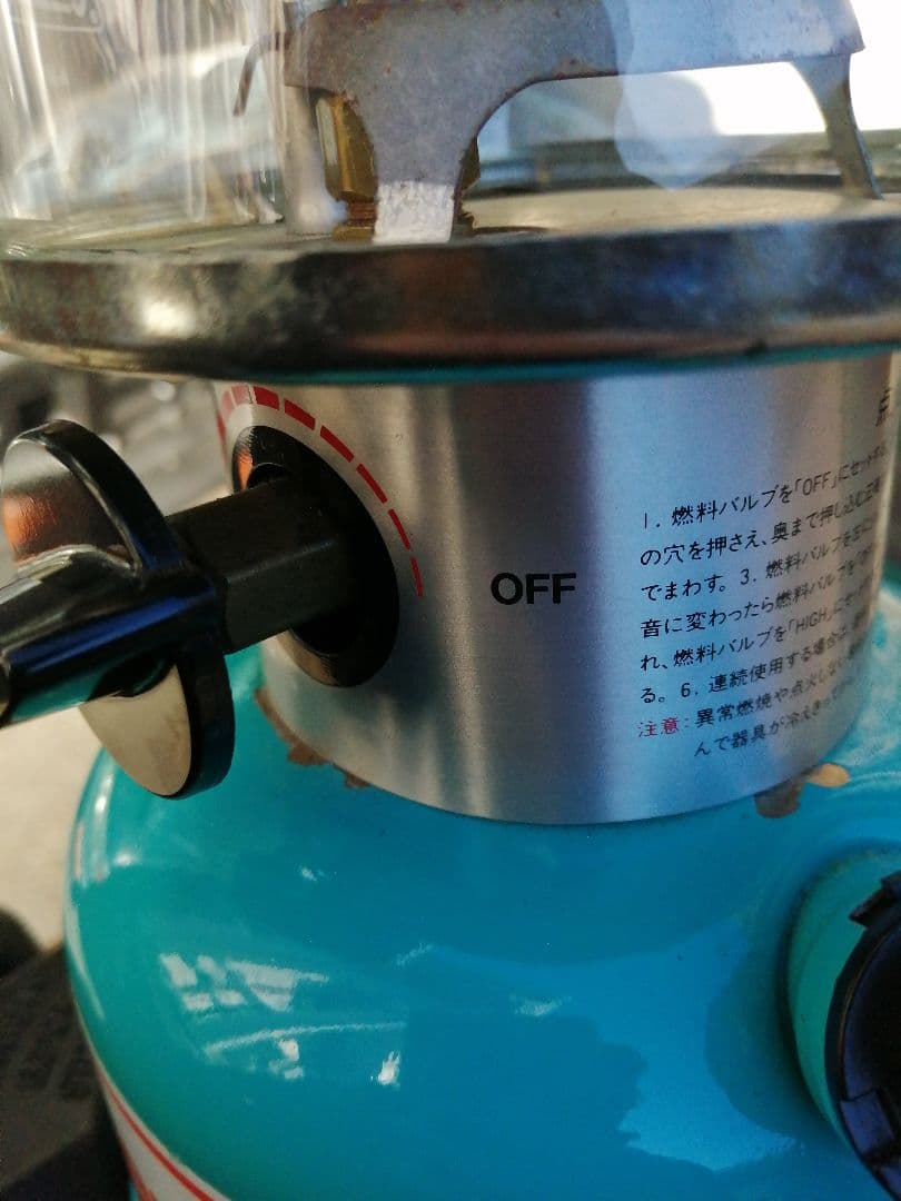 Colemanのランタン3台セット+おまけ2点です