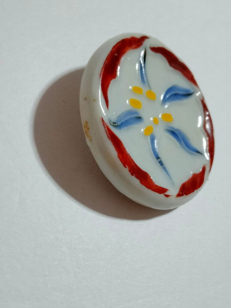 富本憲吉 作　朝鮮朝顔の花バッジ 磁器 特注品 第十六回　日本医学会総会々員章