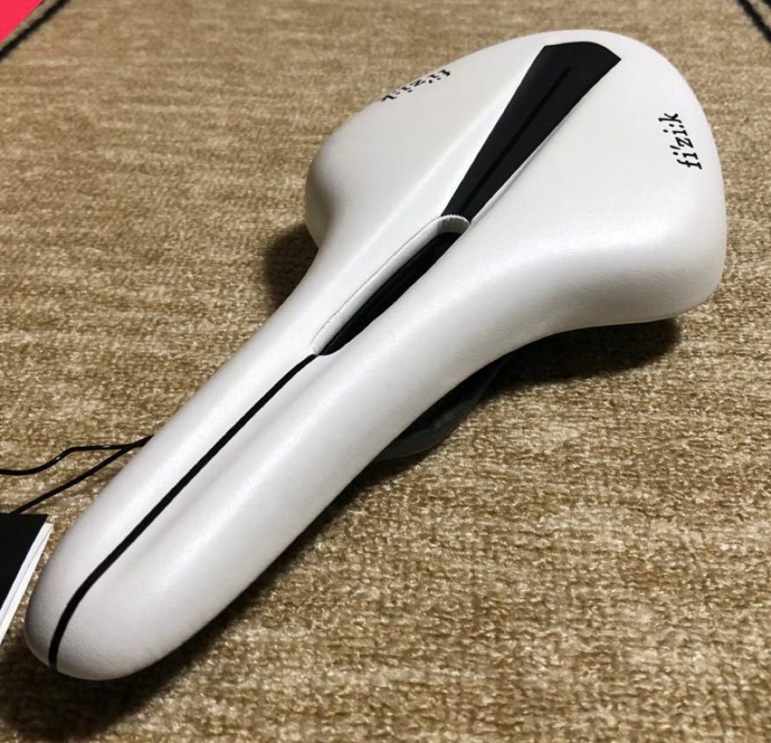 fi'zi:k Arione R3 Open サドル Large 240g