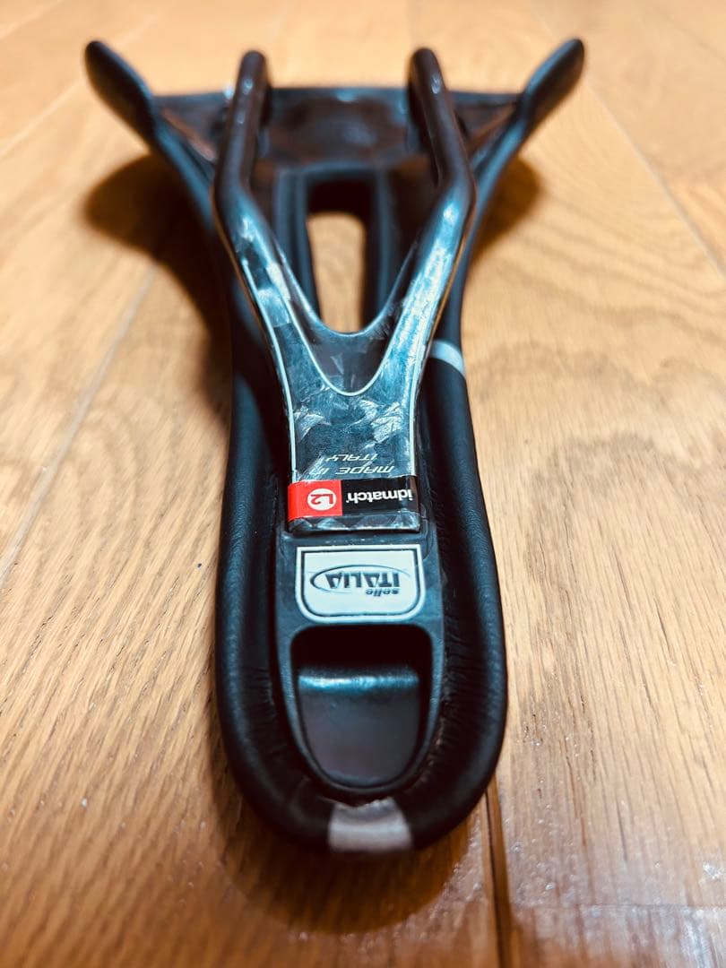 SLR Kit Carbonio Flow サドル Lサイズ ブラック