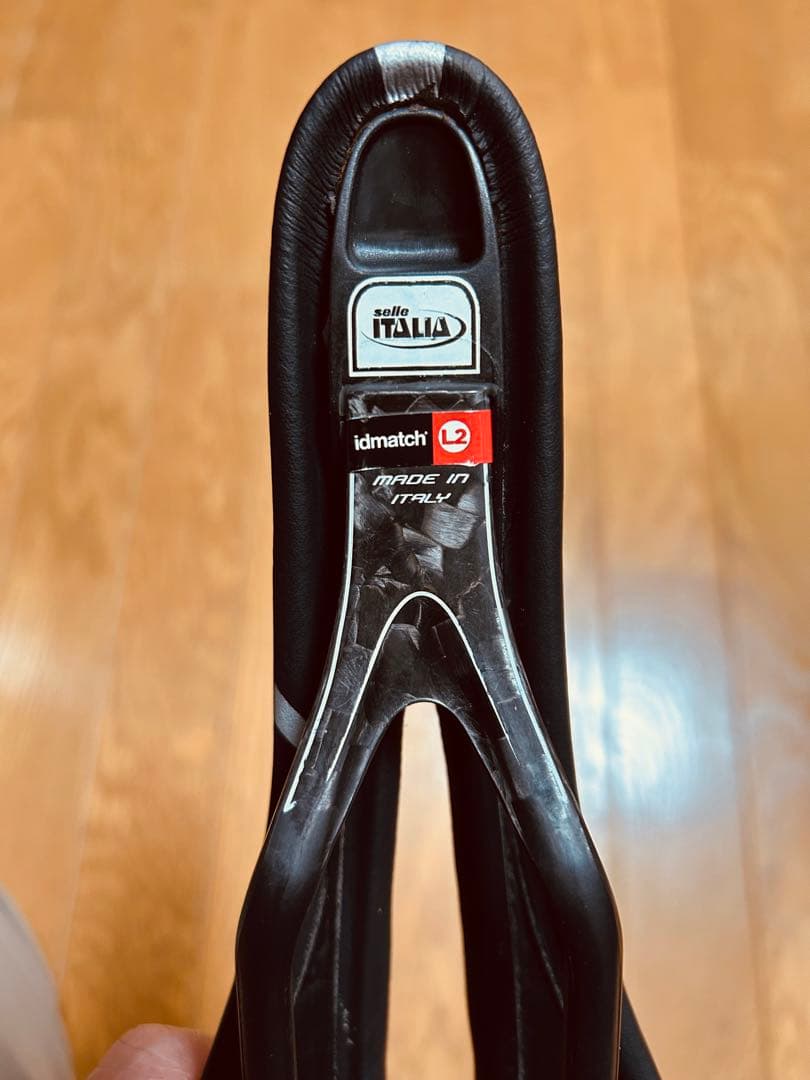 SLR Kit Carbonio Flow サドル Lサイズ ブラック