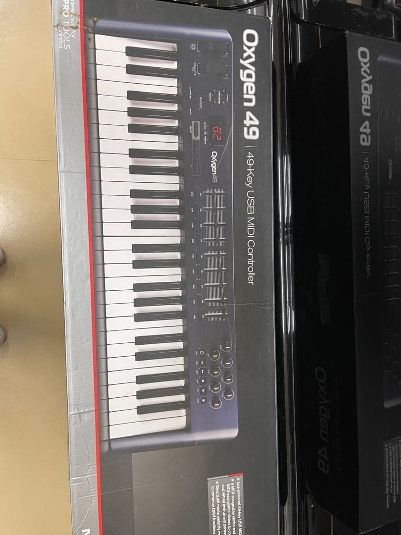 Oxygen 49 USB MIDIコントローラー(未使用）