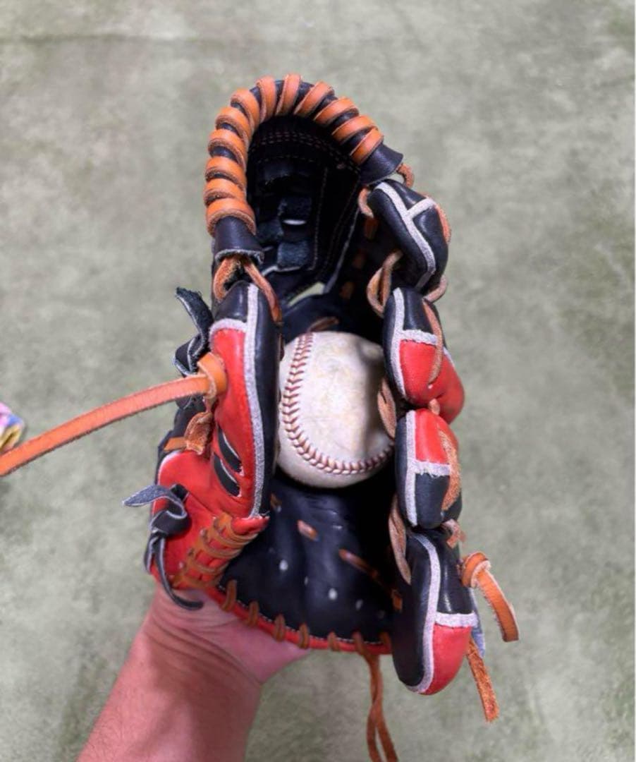 き*ら様 軟式用グローブ 黒と赤