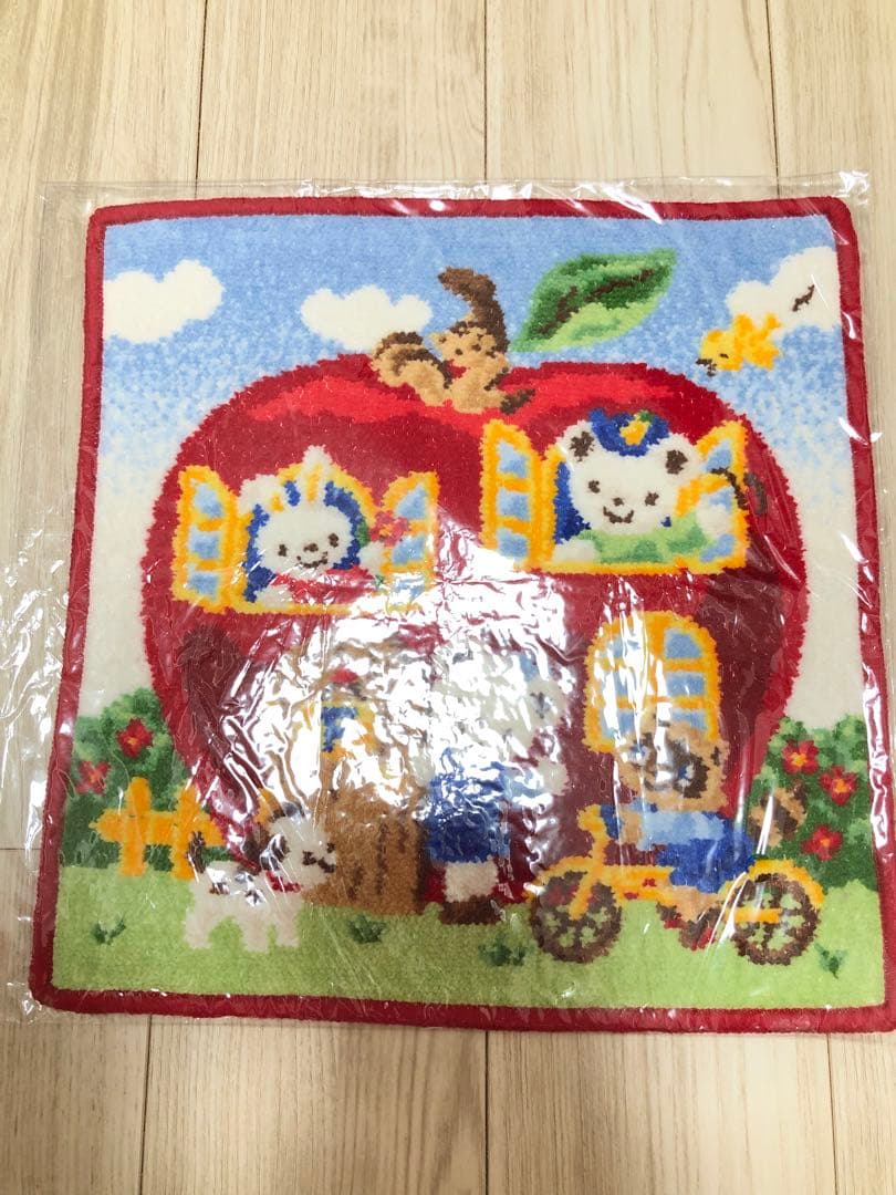 値下げバラ売り不可　新品未使用　ファミリア　シェニール織　タオルハンカチ