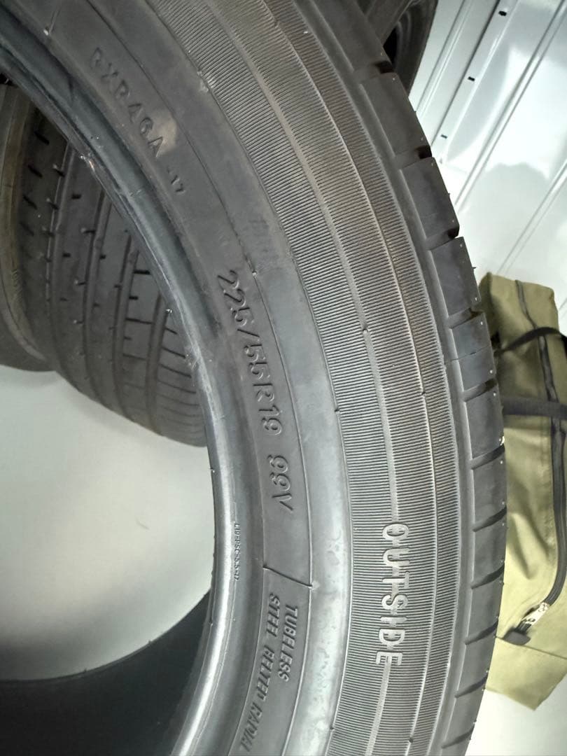 ハリアー80新車外しタイヤ　225/55/R19 ほとんど未使用　pai