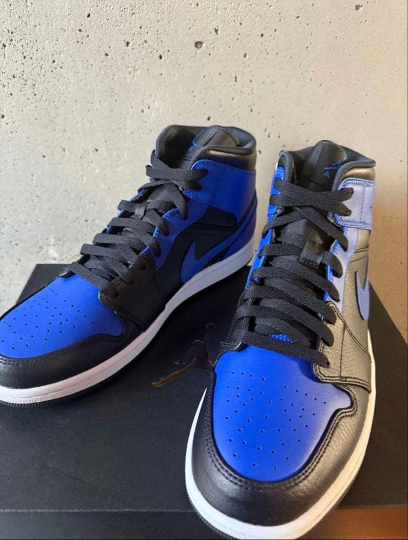 Nike Air Jordan 1 Midブラックブルー　ナイキシューズ