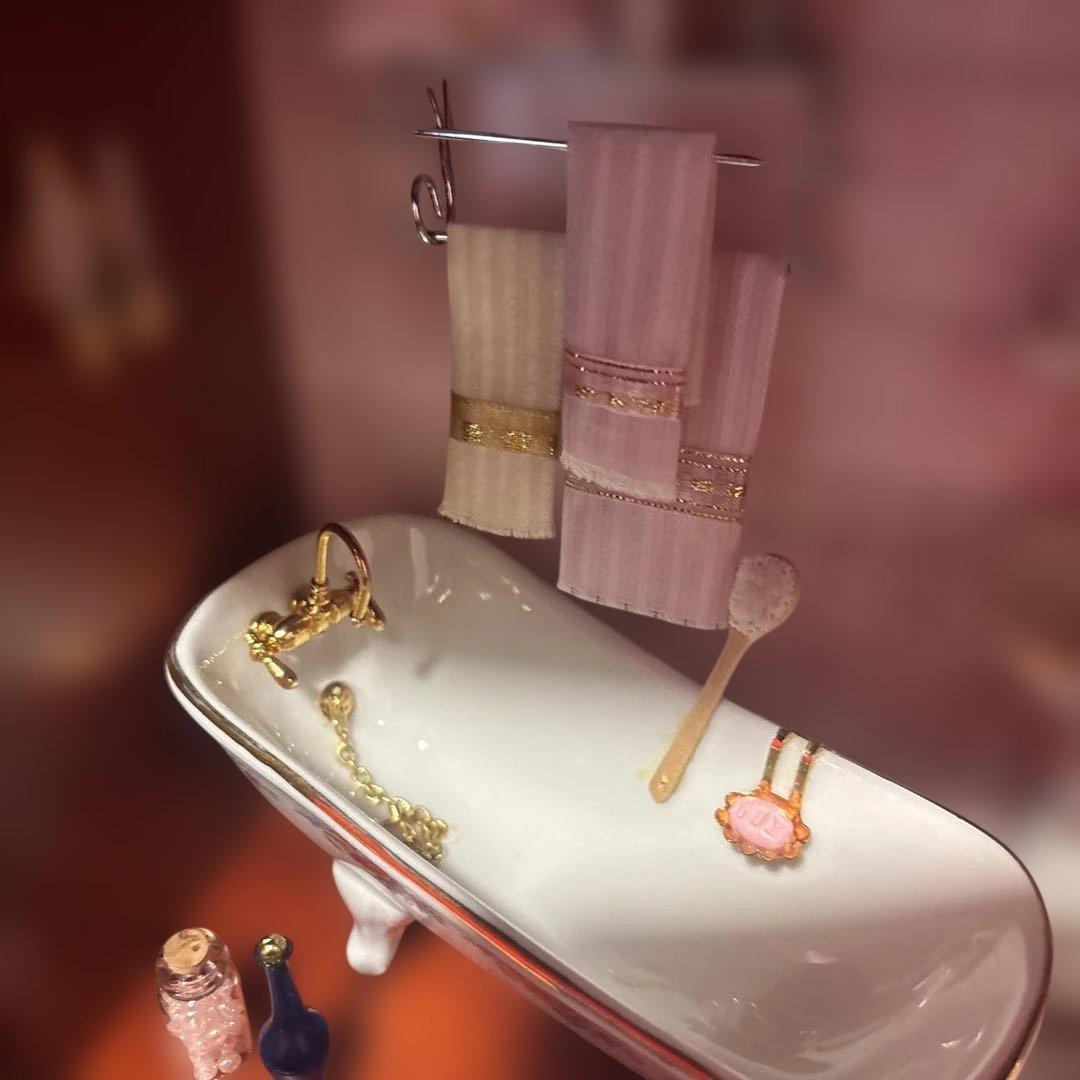 ロイターポーセリン　ドールハウス　パウダールーム、猫脚バス、レバー式トイレ