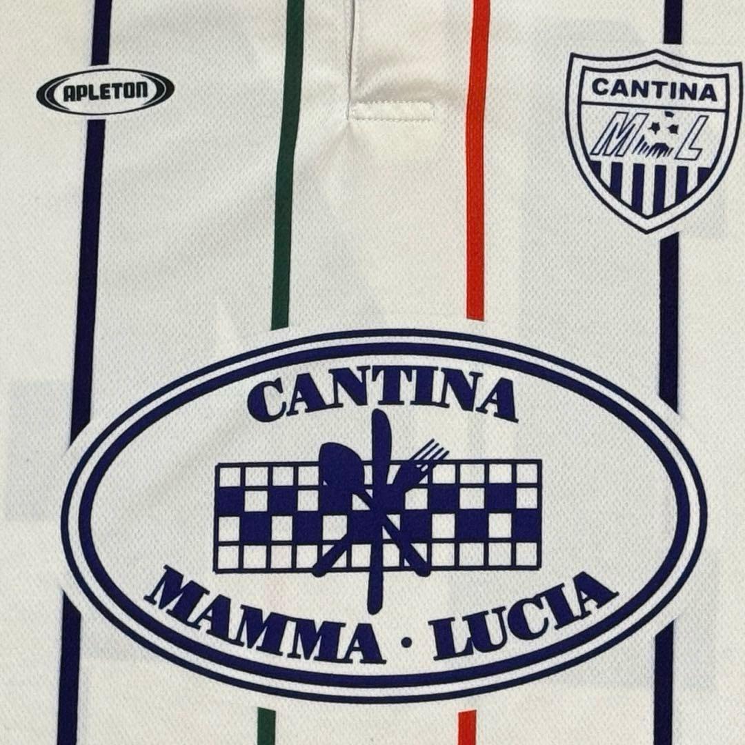 珍品　行列のできるイタリア料理店　カンティーナマンマルチア　サッカーユニフォーム