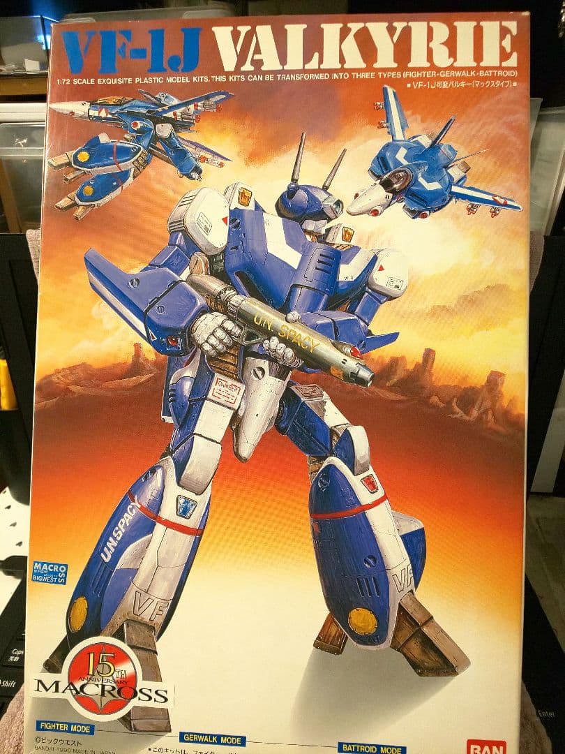 バンダイ マクロスバルキリー可変旧キット4点セット。