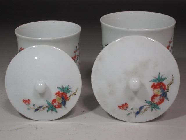 ☆　13代柿右衛門　花実文湯飲　そろいの美しい品です☆y509