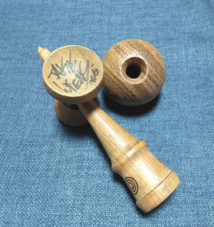 ジェイク・ウィンズサイン入りけん玉