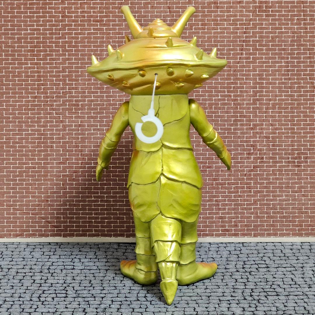 金運アップ！幸運のカネゴン　ゴールドバージョン　ソフビ　フィギュア