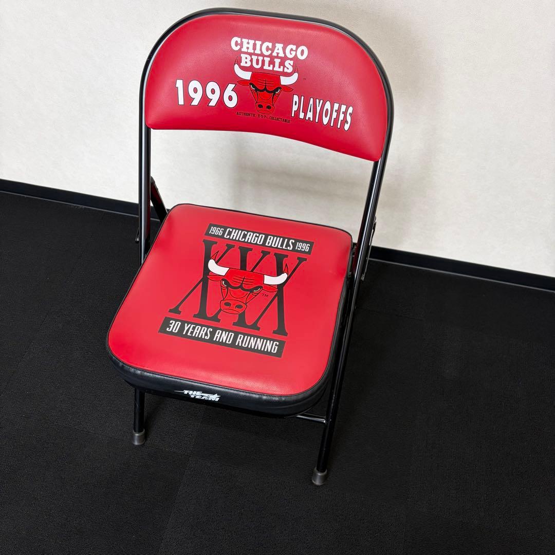 シカゴ　ブルズ　折りたたみチェア PLAYOFFS 30周年 赤