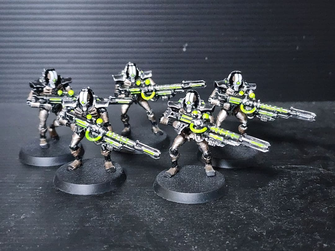 週刊ウォーハンマーネクロン軍団塗装済み。