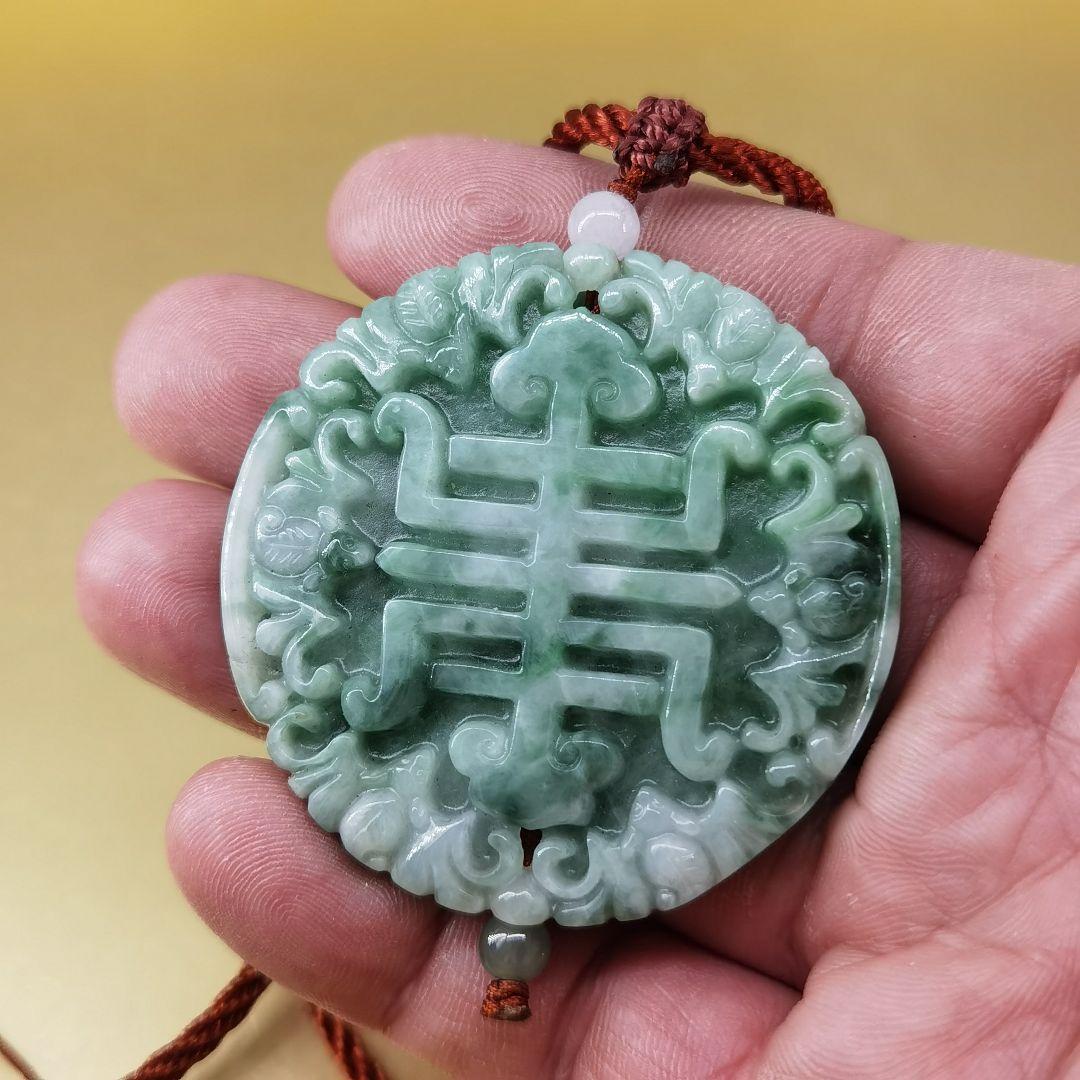 {整理番号:BJ017}翡翠両面彫刻福寿ペンダント手編みネックレス(鑑定書付)