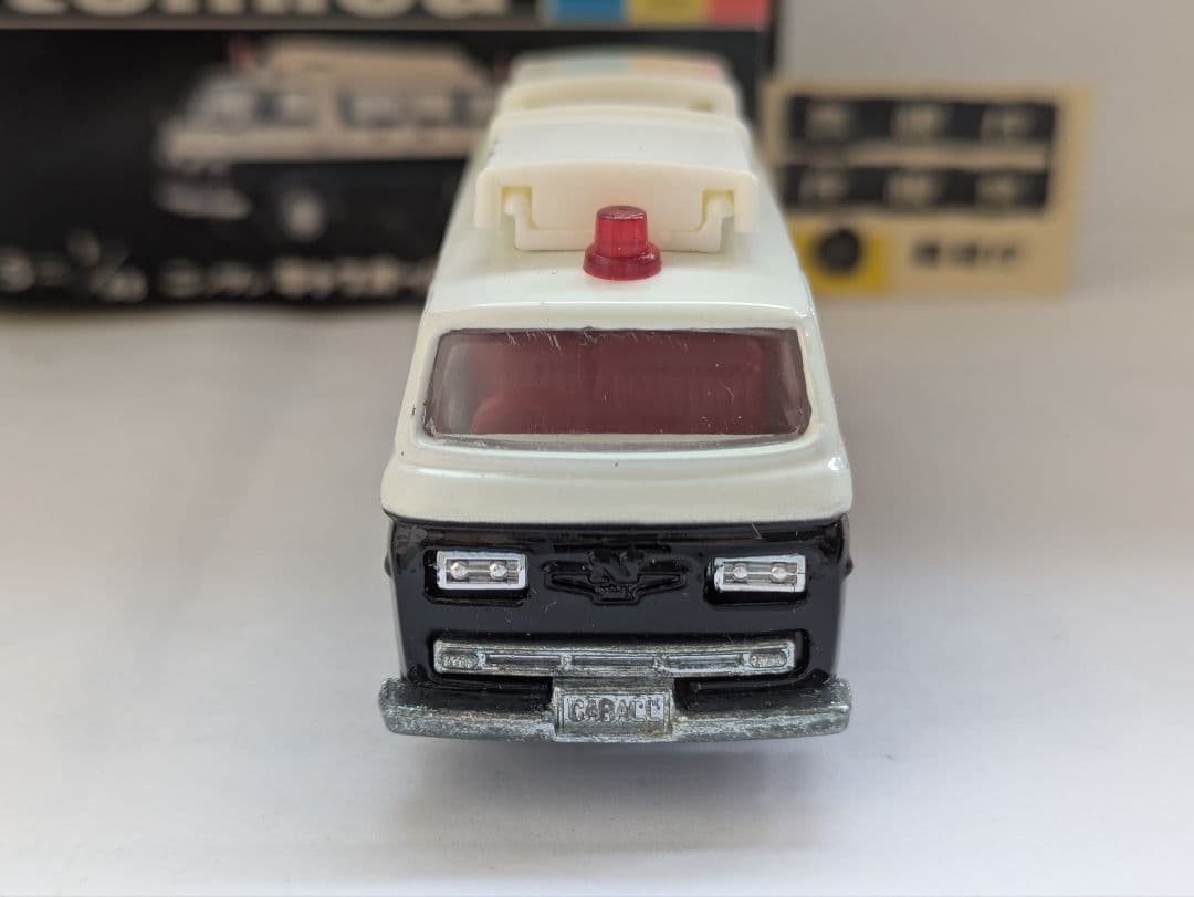 トミカ 黒箱67 　ニッサンキャブオール　事故処理車　　当時物美品