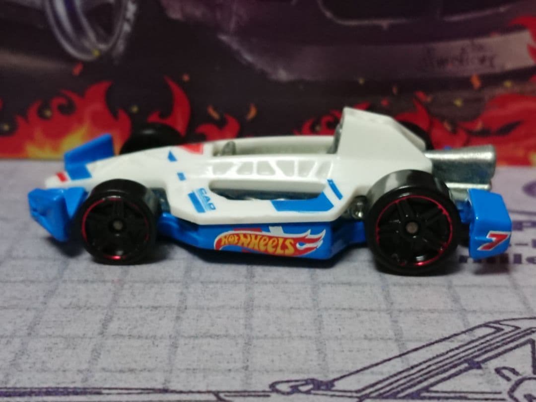 アロー ダイナミック / ホワイト