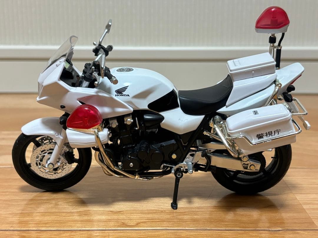 アオシマ 1/12 ホンダ CB1300P 警視庁 白バイ 完成品 訳あり