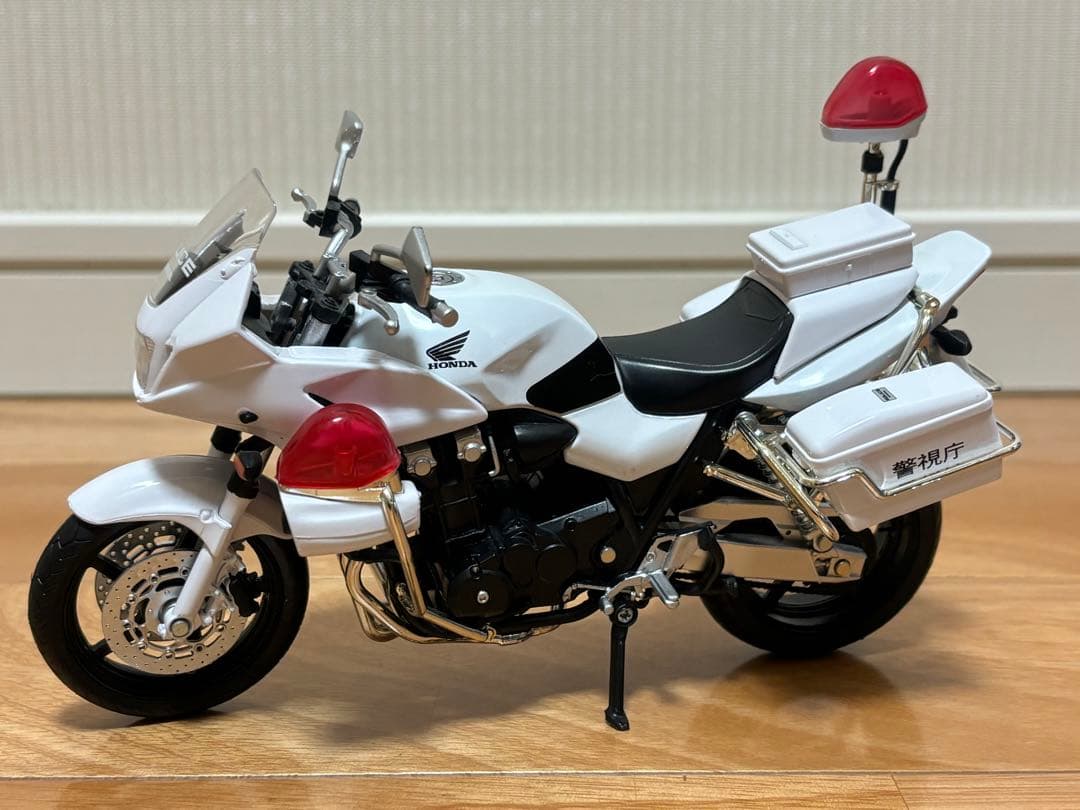 アオシマ 1/12 ホンダ CB1300P 警視庁 白バイ 完成品 訳あり
