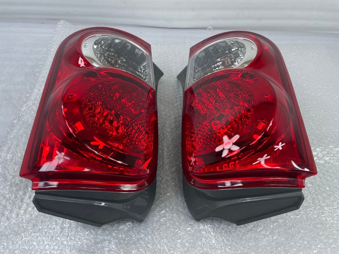 トヨタ ルミオン NZE151N 前期型 テールライト　スタンレー12-541