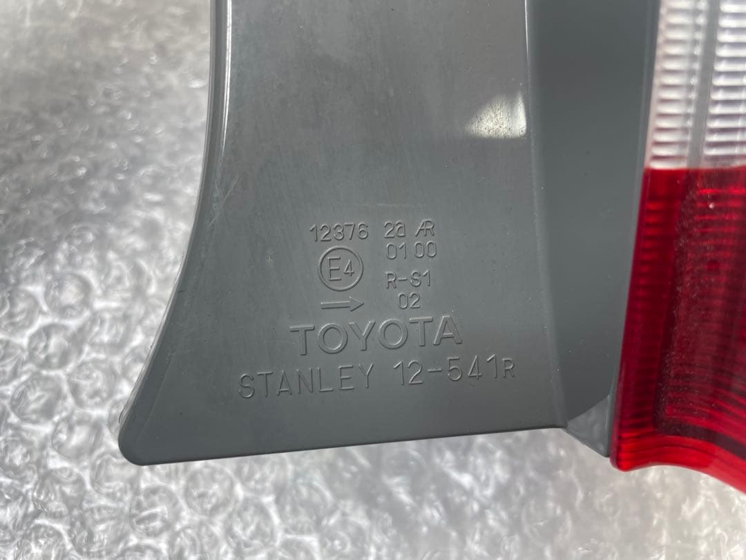 トヨタ ルミオン NZE151N 前期型 テールライト　スタンレー12-541