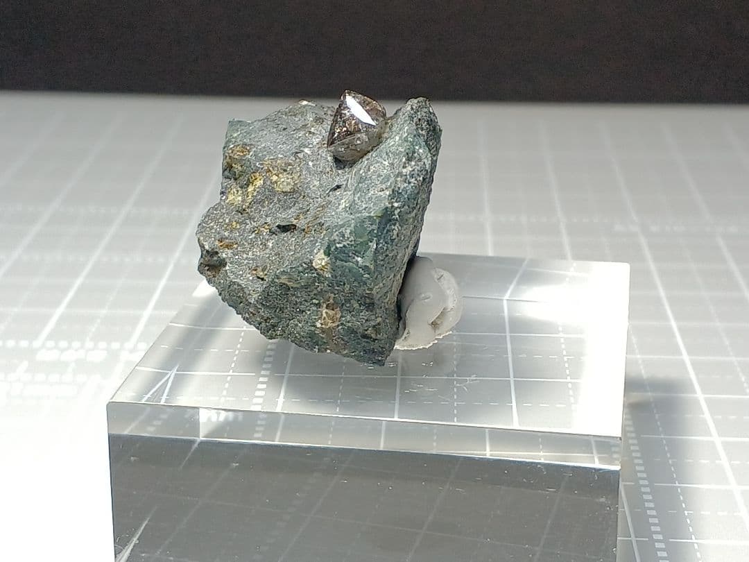 たーさん　ダイヤモンド　キンバーライト　原石　接着標本　鉱物標本