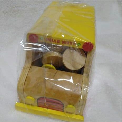 ハローキティ　木製スクールバス　知育玩具　ウッドシリーズ　絵本　バス　木製