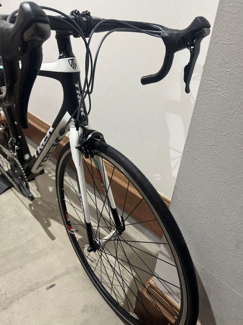 フルカーボンロードバイク　TREK MADONE 4.5