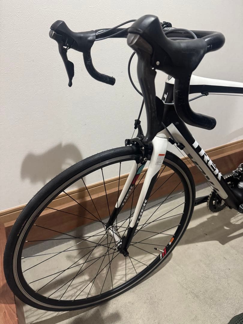 フルカーボンロードバイク　TREK MADONE 4.5