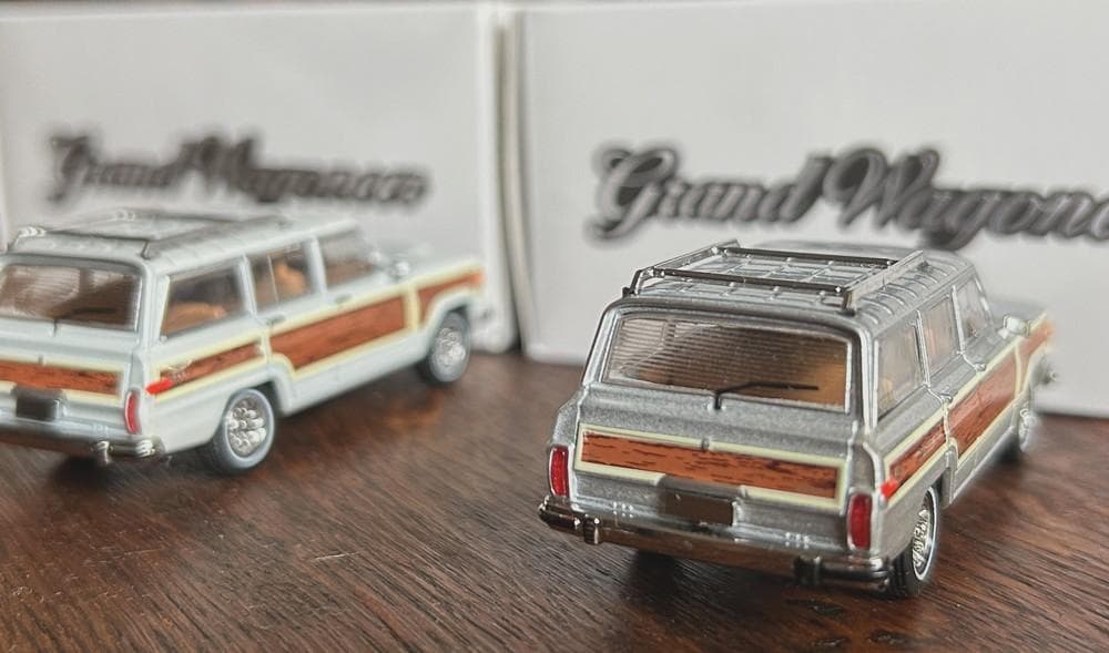★Jeep Grand Wagoneerグランドワゴニアミニカー白・銀2台セット