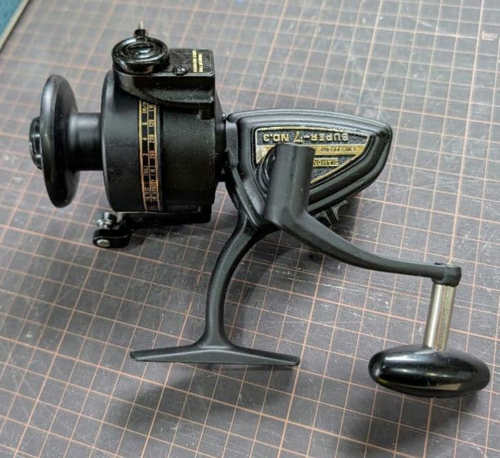 スピニングリール ON/OFFスイッチ付き