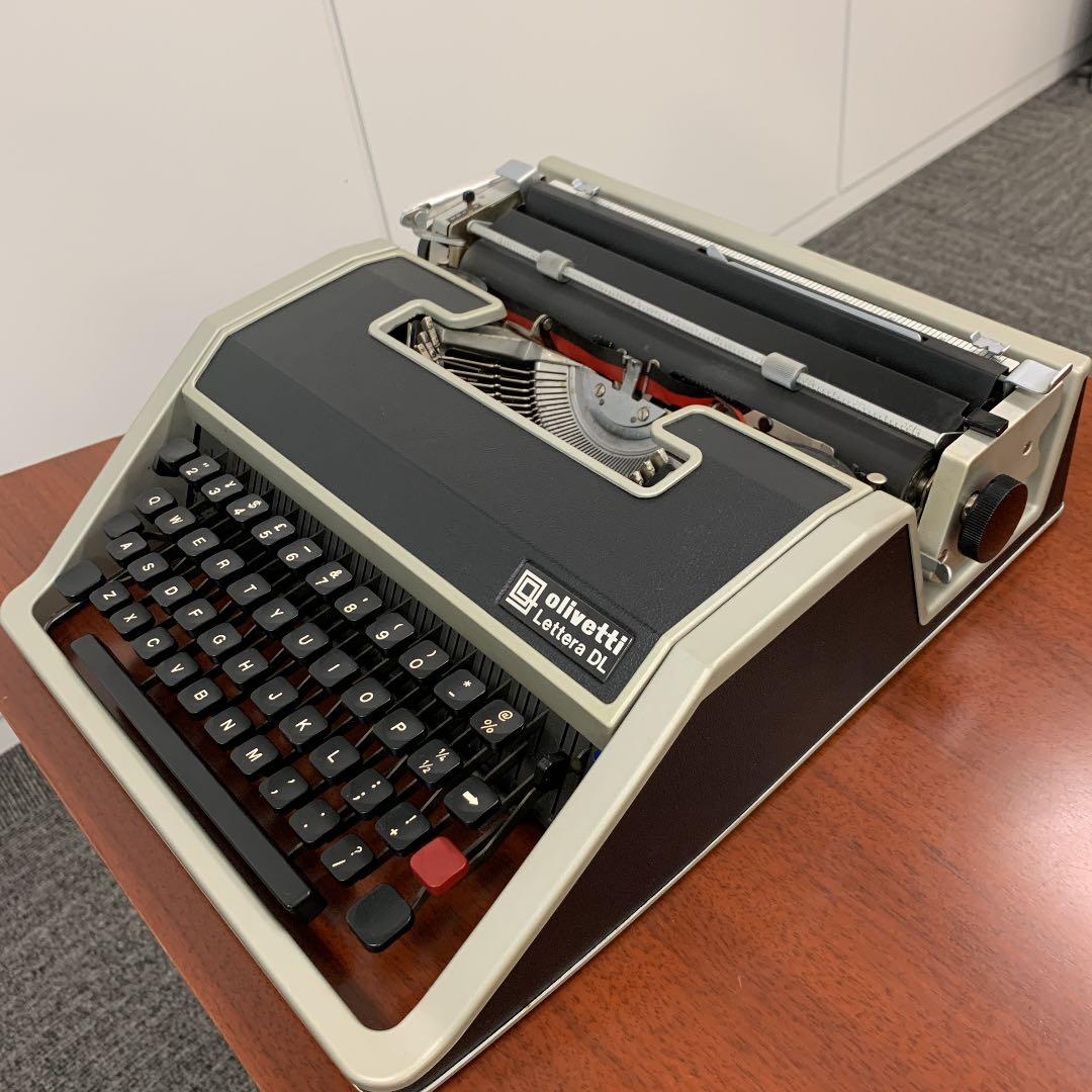 オリベッティタイプライター