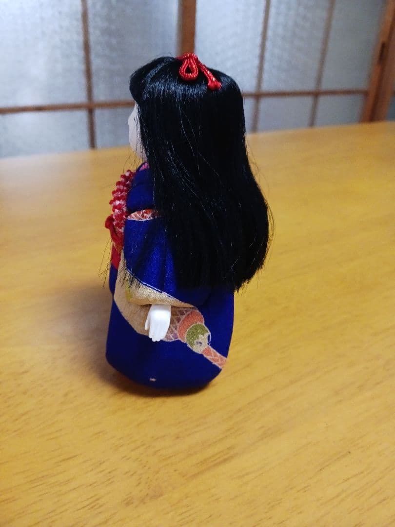 市松人形 青と赤の着物