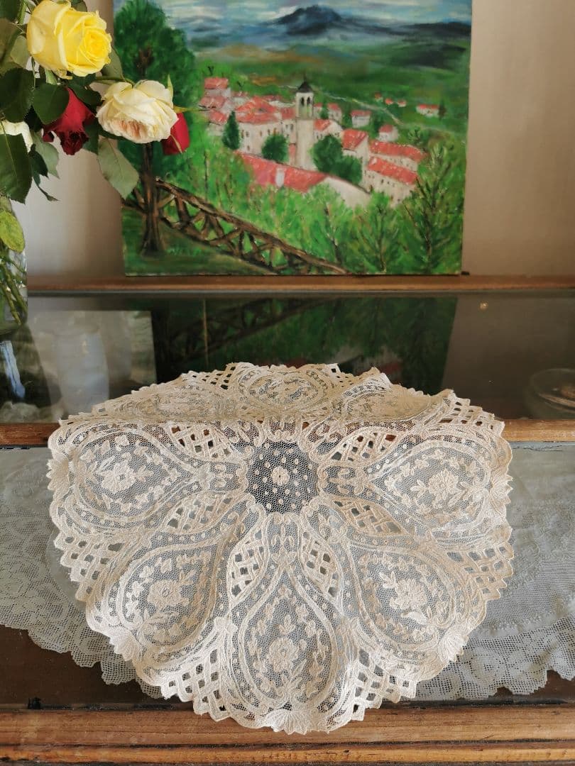 アンティーク キャリックマクロスレース 花と蓮 百合紋アップリケ 籠編みドイリー