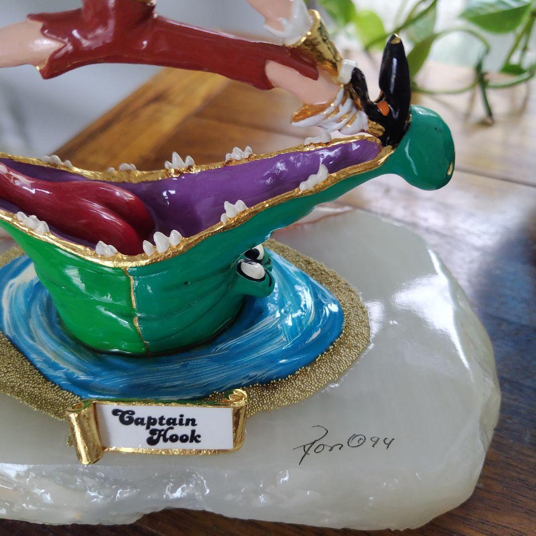 レア美品です！DISNEY Captain Hook 天然石 台座 フィギュア