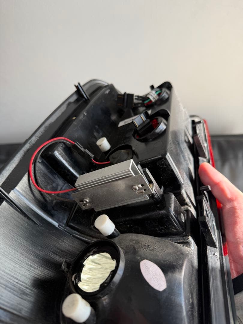 00-06シボレー・タホ、サバーバン レッドスモークテールレンズランプ