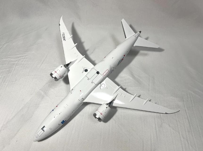 B-Models 日本航空 JAL B787-8 JA823J 1:200