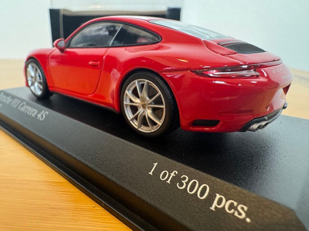 【MINICHAMPS】限定300台 Porsche 911 Carrera4S