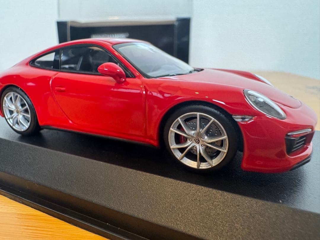 【MINICHAMPS】限定300台 Porsche 911 Carrera4S