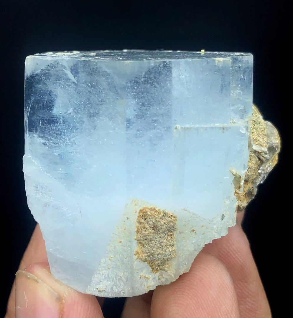 天然のブルーアクアマリンと雲母Blue Aquamarine With Mica